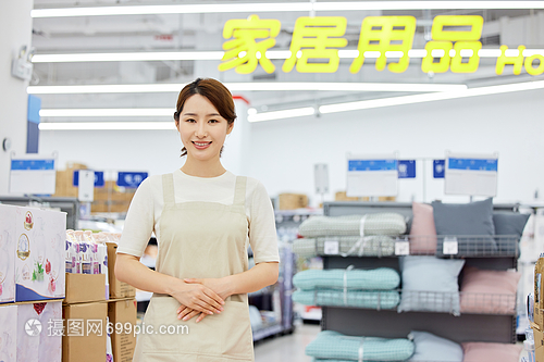 家居生活的美學(xué)向?qū)?家居用品區(qū)女導(dǎo)購(gòu)的溫情與專業(yè)